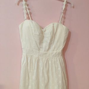 5/2/23 host pick 🎉🎉🎉🎉Speechless White Flowered Strap Dress